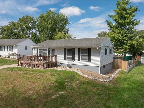 2502 Evergreen Ln, Saint Joseph, MO 64503