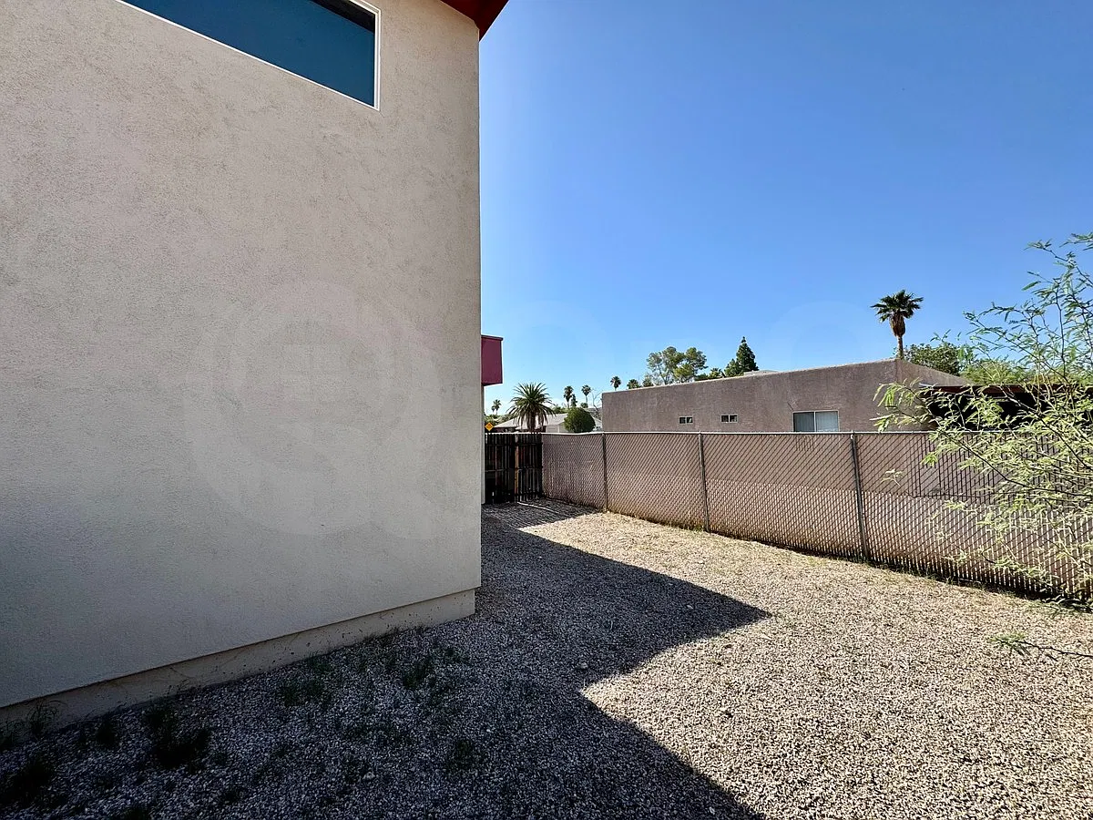 3 bed, 2.0 bath, 1325 sqft, $1,699 — Photo 3