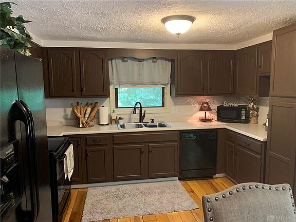 4th image of 1194 Evergreen Dr