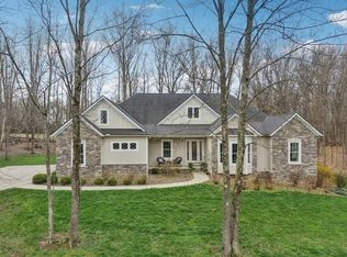 380 Crown Ridge Dr, Cuyahoga Falls, OH
