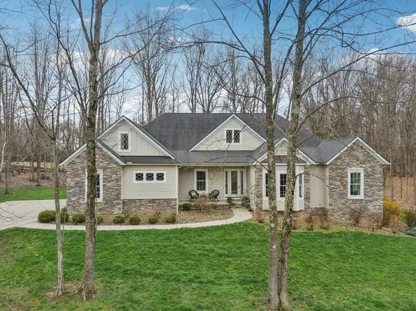 380 Crown Ridge Dr, Cuyahoga Falls, OH 44223