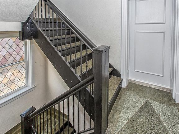 3rd image of 2253 Klemm St APT B