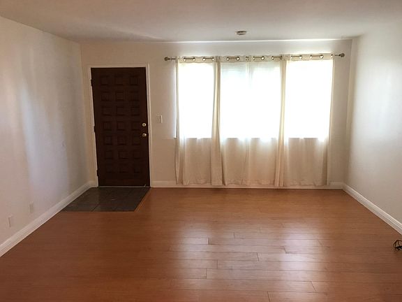 3rd image of 1577 Brookvale Dr APT 2