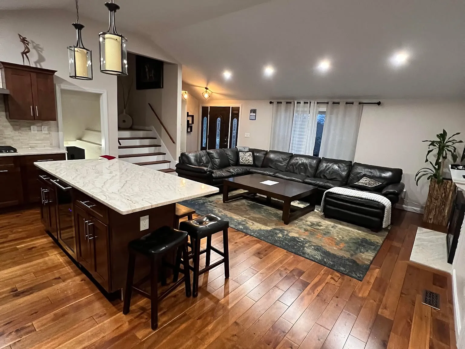 3 bed, 2300 sqft, $5,000 — Photo 4