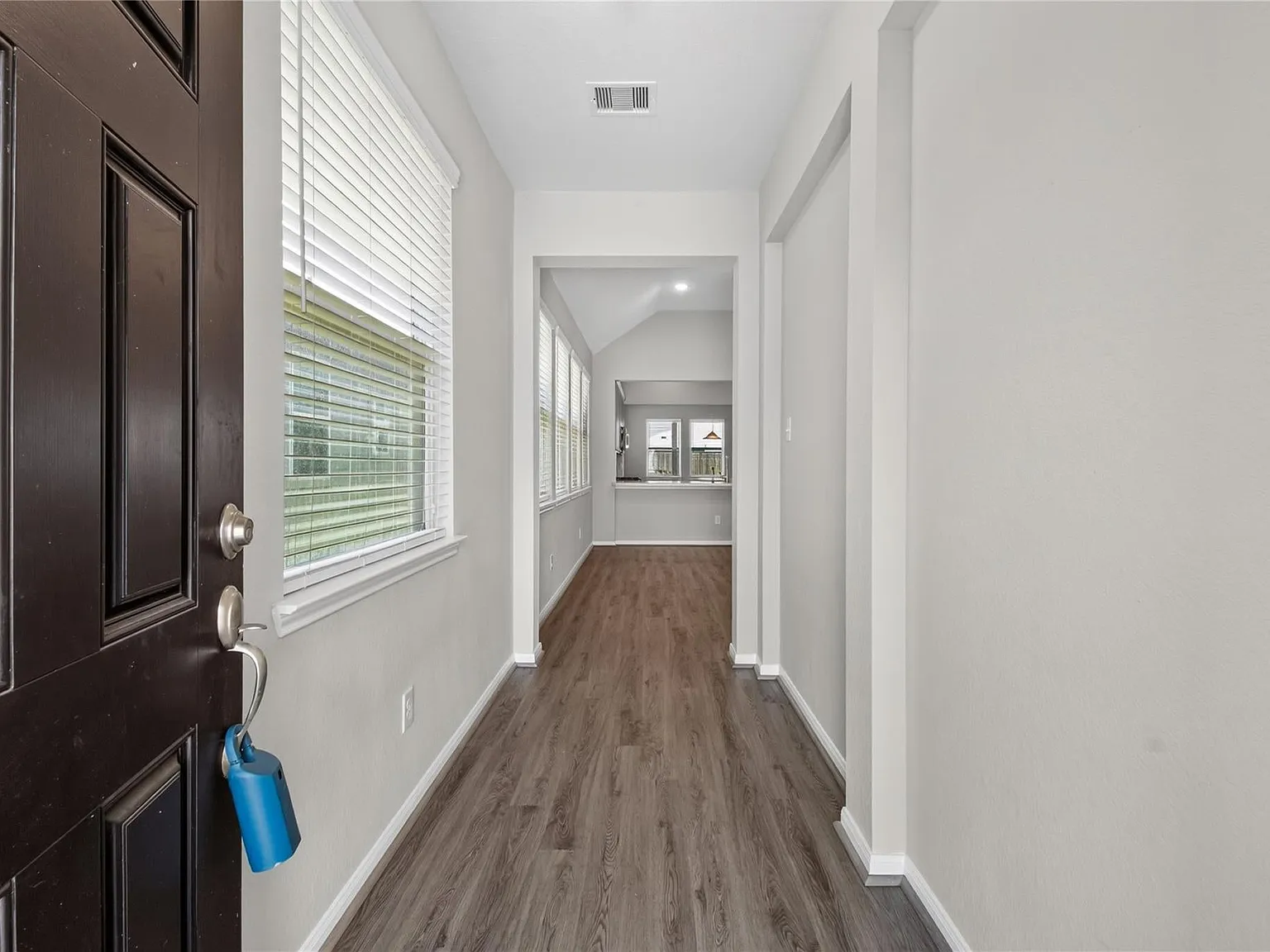 3 bed, 1687 sqft, $2,385 — Photo 4