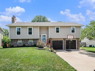 12332 S Summertree Cir, Olathe, KS 66062