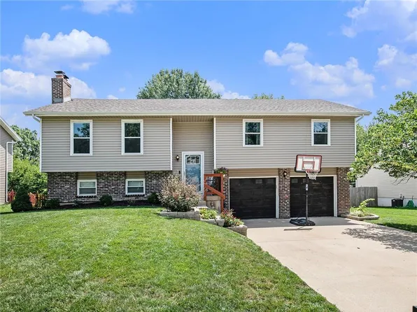12332 S Summertree Cir, Olathe, KS 66062