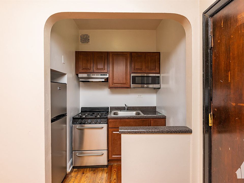 1st image of 948 W Cuyler Ave APT 313