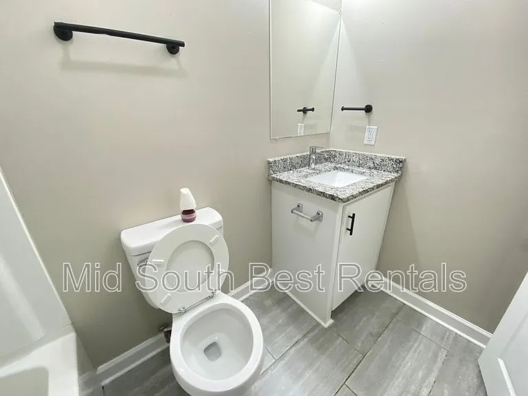 320 Bellewood Ln #B — Photo 7