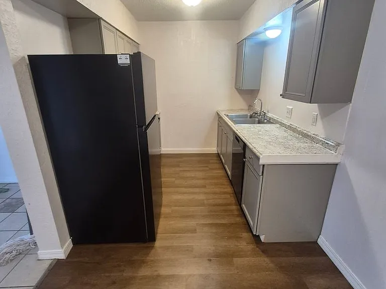 West Towne Apartments — Photo 15