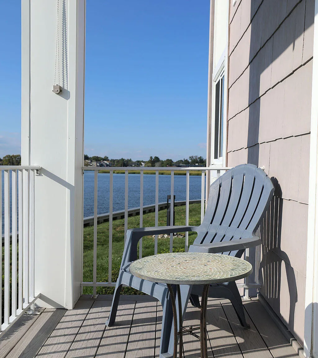 2 bed, 1054 sqft, $3,950 — Photo 2