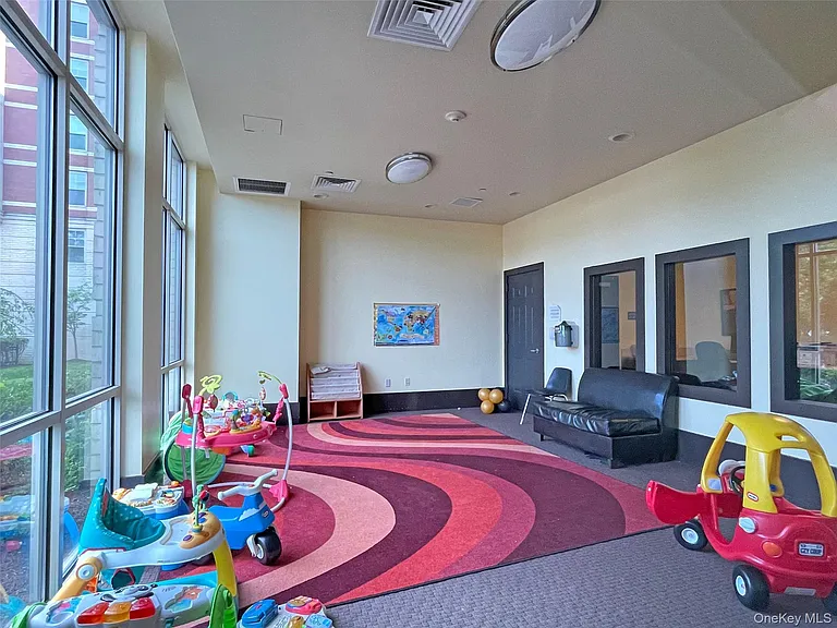 300 Mamaroneck Ave #716 — Photo 9