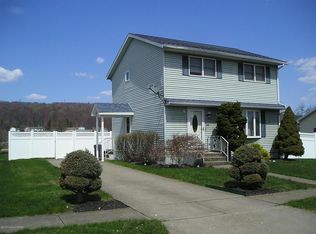 38 Jeffrey Dr, Larksville, PA 18704
