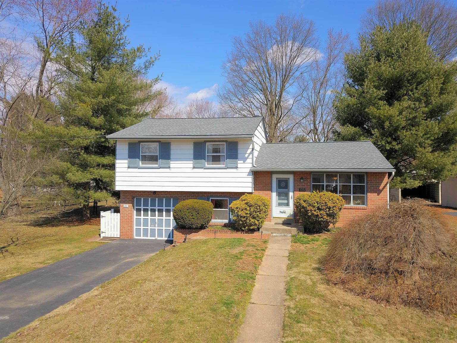 125 Hunter Ln photo 1
