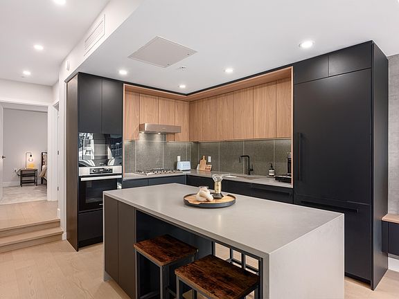 4th image of 135 W 41st Ave