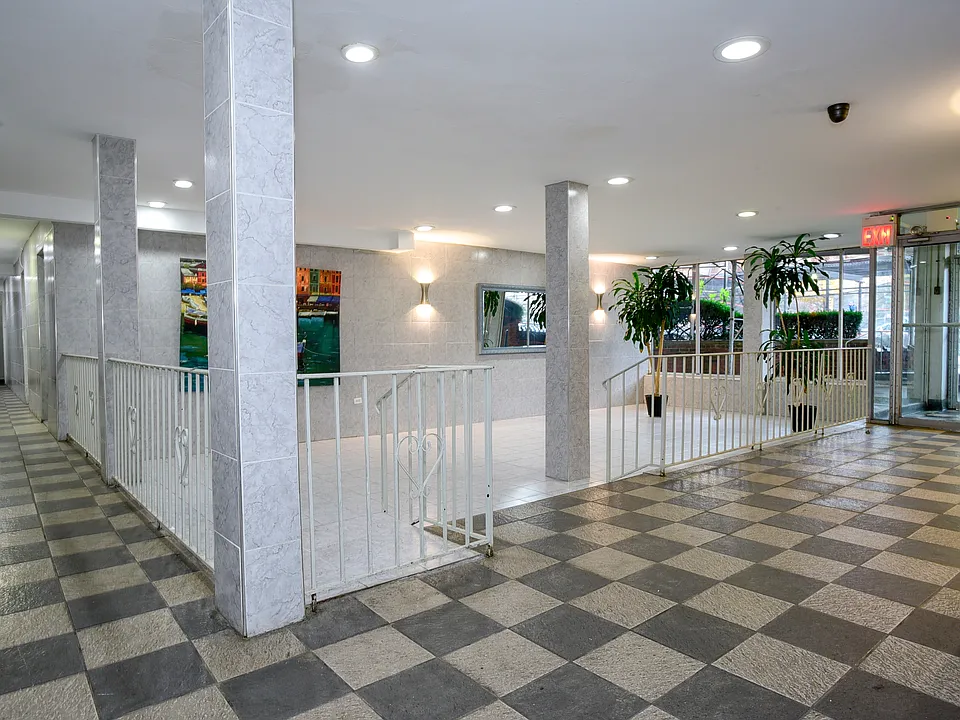 2785 Ocean Pkwy #3