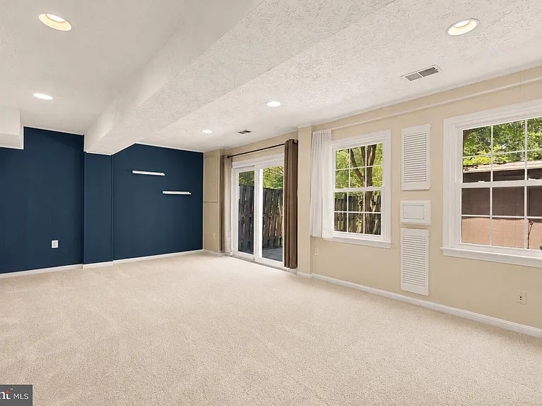 8221 Doctor Craik Ct — Photo 23