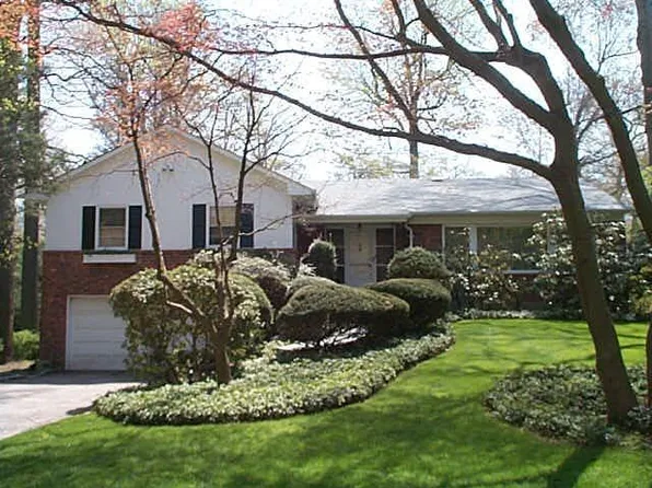 42A Cedar Dr, Great Neck, NY 11021
