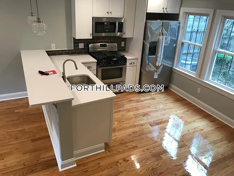 6 Saint James Pl — Photo 1