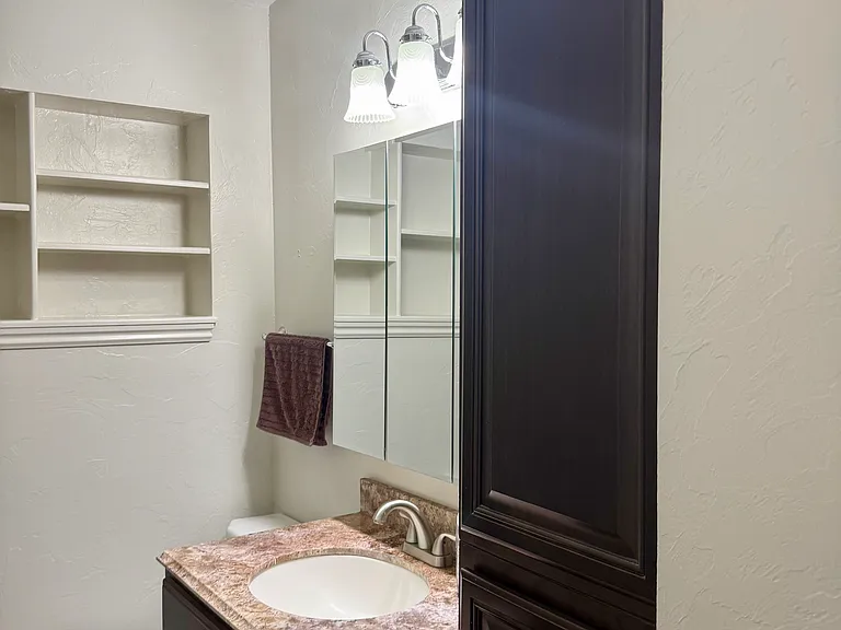 883 N 1000 E — Photo 11