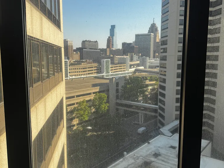 300 Riverfront Dr #11G — Photo 4