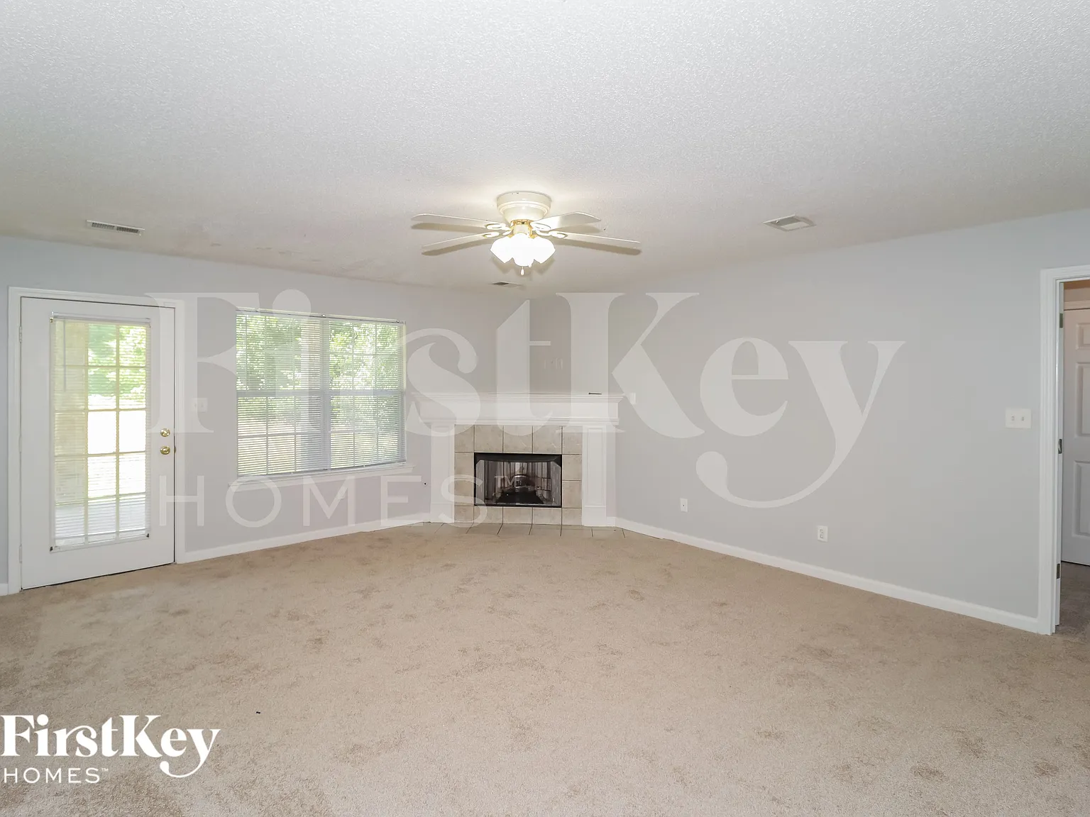 3 bed, 2.0 bath, 2092 sqft, $2,160 — Photo 4