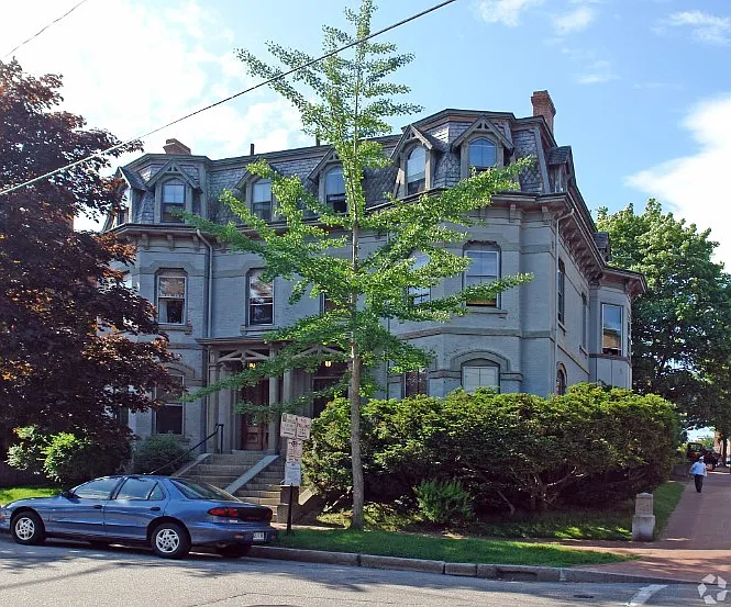 Deering St — Photo 1