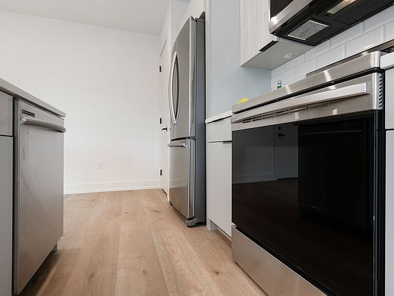 4th image of 1331 S Juniper St #203