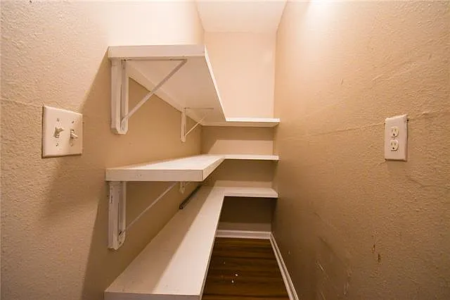 1021 Egania St — Photo 5