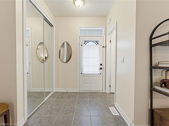3rd image of 63 Golden Iris Cres