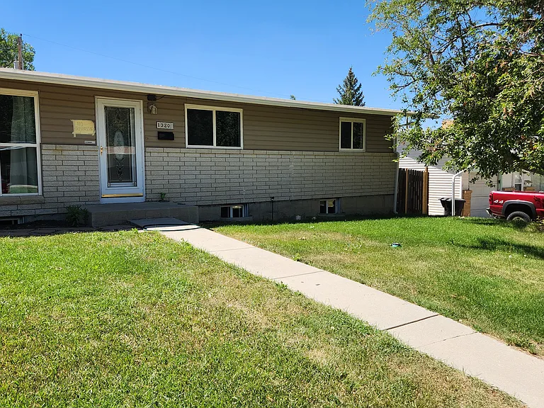 1320 Glenaire Dr — Photo 10