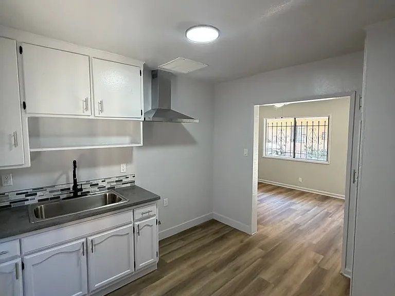 8464 S Avalon Blvd — Photo 11