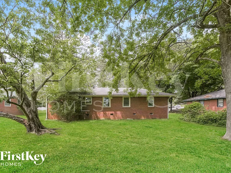 1098 Holly Cir — Photo 18