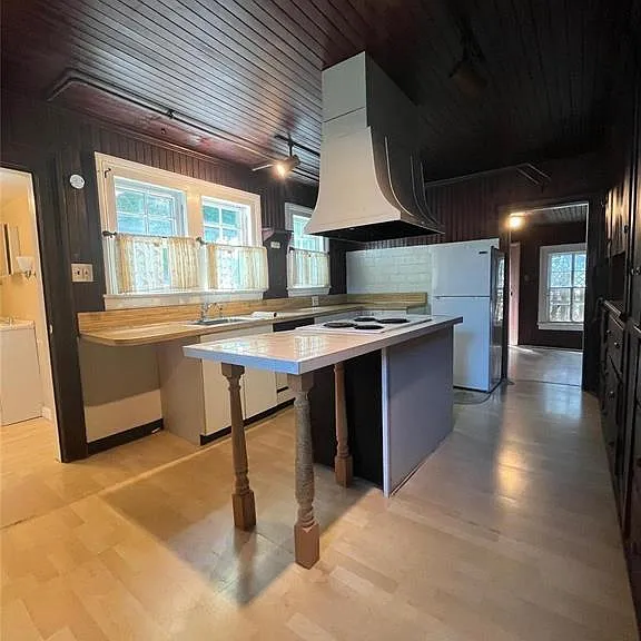 146 Bayview Ave — Photo 4