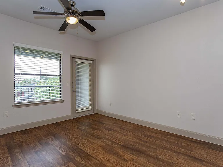 La Mariposa Apartments — Photo 16