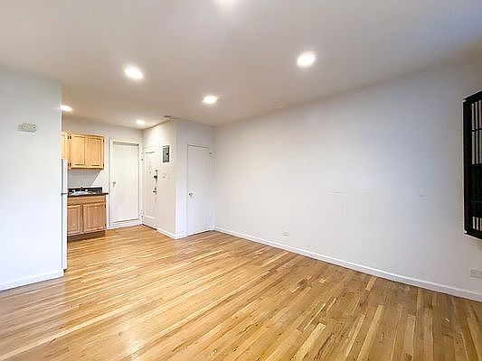 4th image of 319 E 5th St APT 8