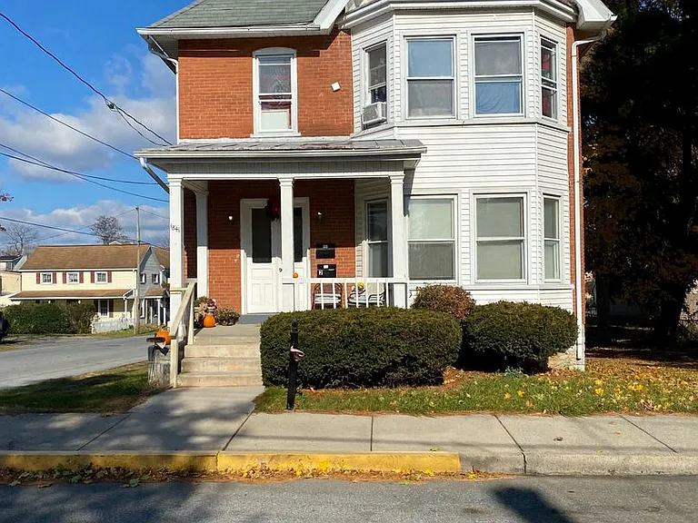 1841 Center St — Photo 1