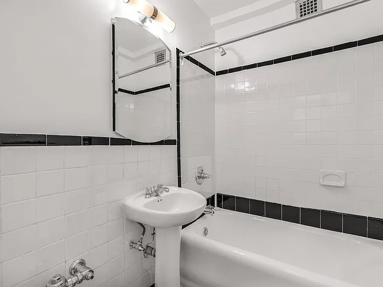 307 E 44th St #621 — Photo 7