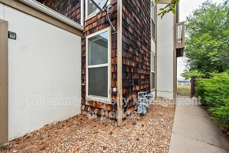 3 bed, 2.0 bath, 1178 sqft, $2,625 — Photo 3