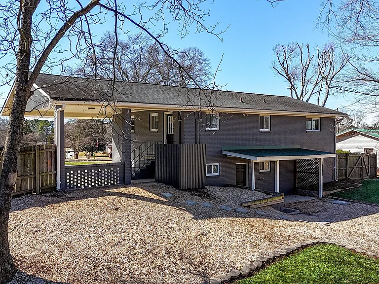 5 Greenbriar Ave — Photo 6
