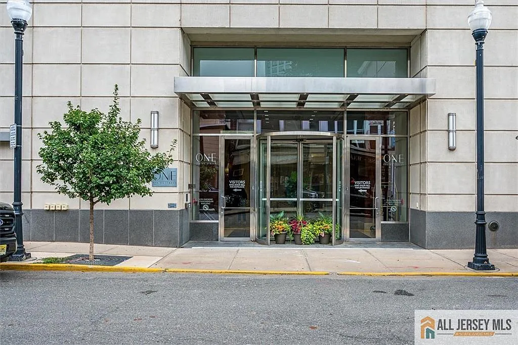 2 bed, 2.0 bath, 1295 sqft, $3,000 — Photo 1