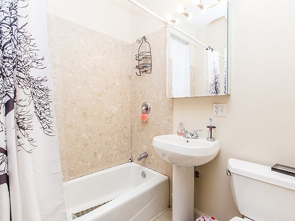5th image of 1512 N Oakley Blvd APT 3