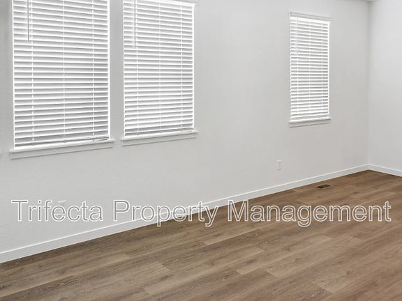 5th image of 632 Thoroughbred Ln