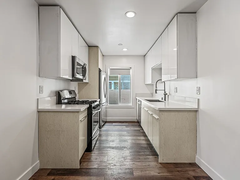 2730 Raymond Ave — Photo 11