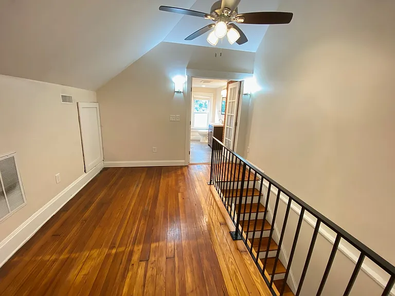 Hunter Ave 1045-1047 GW2 — Photo 21