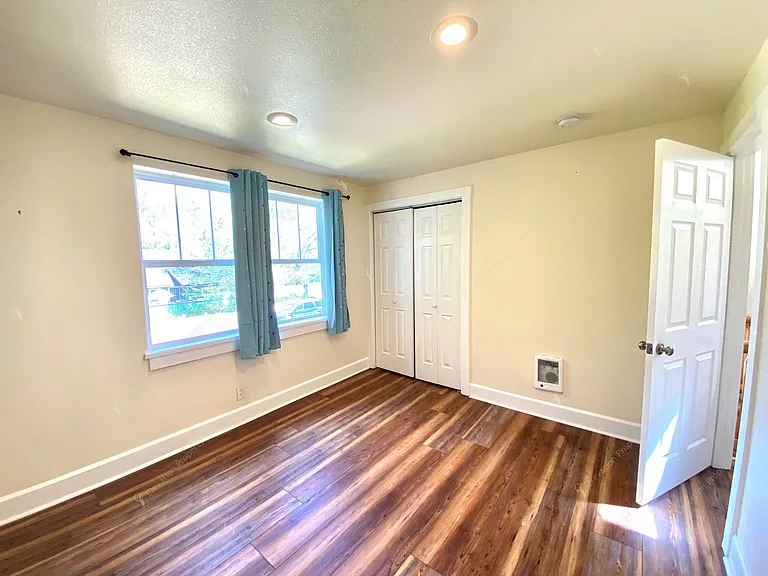 1443 NW 7th St — Photo 16