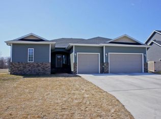 416 Sequoia Dr, Mapleton, ND 58059