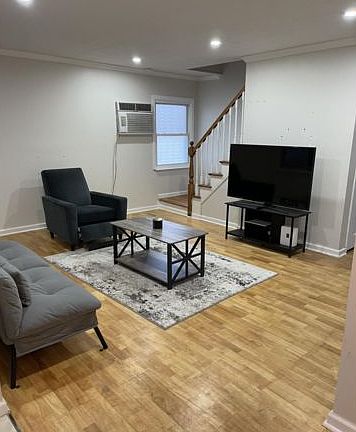 2nd image of 278 Devonshire Dr