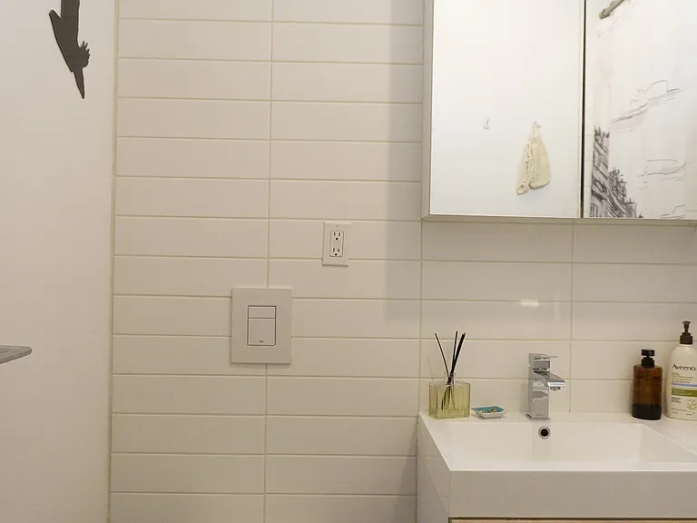 219 Georgia St E #204 — Photo 16