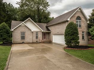 143 E Braxton Ln, Hendersonville, TN 37075